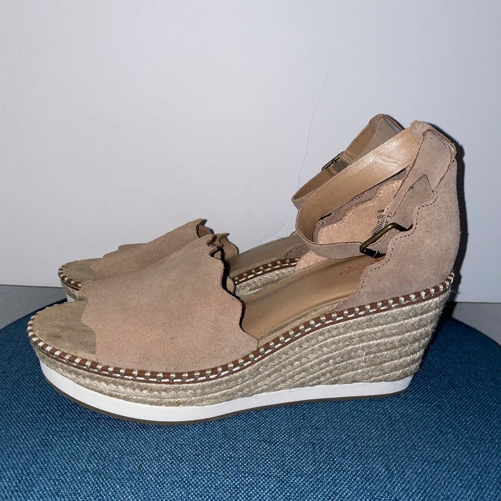 Crown Vintage Light Brown Wedges size 10